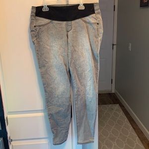 Maternity jeggings